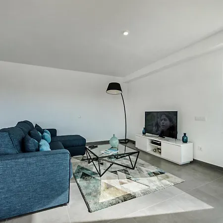 아파트 Lovely Modern With Pool *