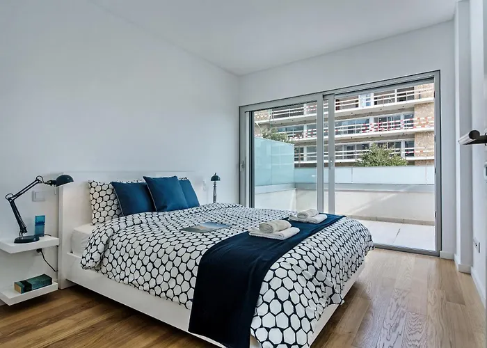 Lovely Modern With Pool *