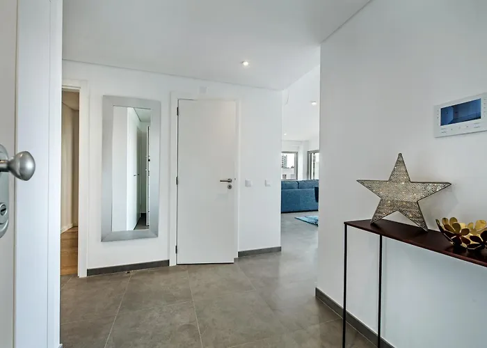 Lovely Modern With Pool Lägenhet