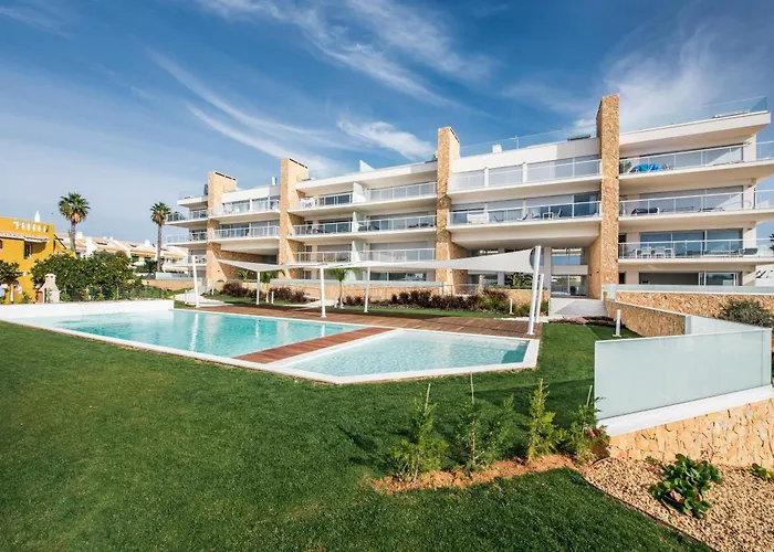 Lovely Modern With Pool 아파트 *