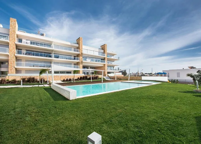 Lovely Modern With Pool 아파트 *