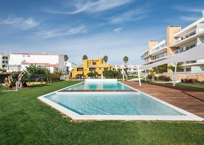 Lovely Modern With Pool 알부페이라