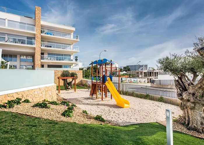 Lovely Modern With Pool 아파트 *