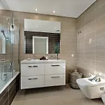 Lovely Modern With Pool *