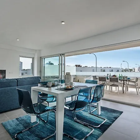 Apartament Lovely Modern With Pool