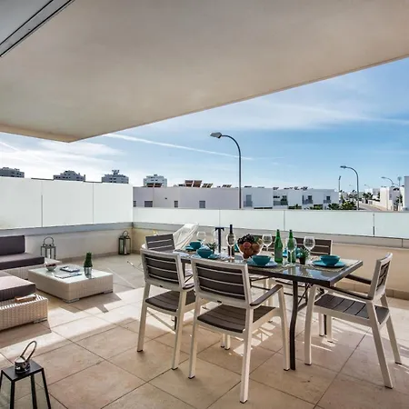 Lovely Modern With Pool Apartment