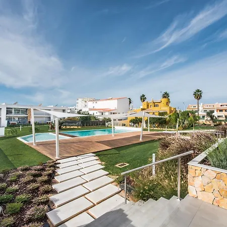 Lovely Modern With Pool Appartement *