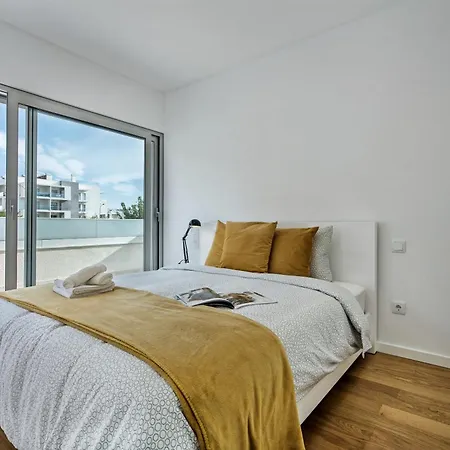 Lovely Modern With Pool Apartment *