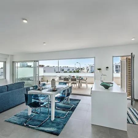 Lovely Modern With Pool Apartment *