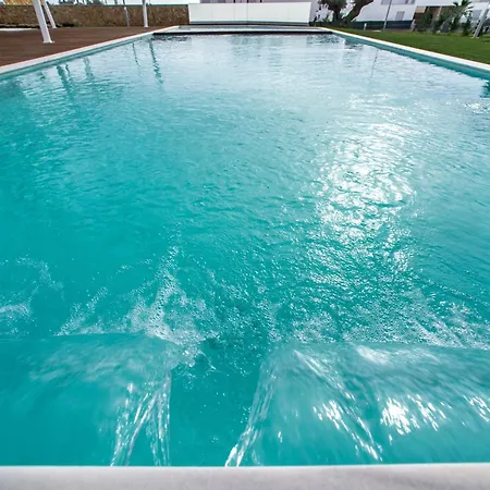 Apartament Lovely Modern With Pool