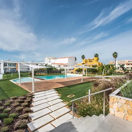 Lovely Modern With Pool شقة