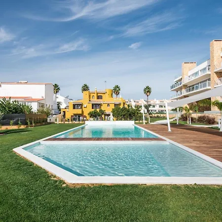 شقة Lovely Modern With Pool *