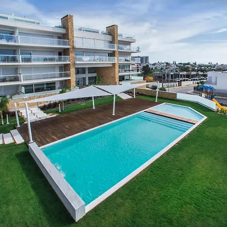 Lovely Modern With Pool شقة