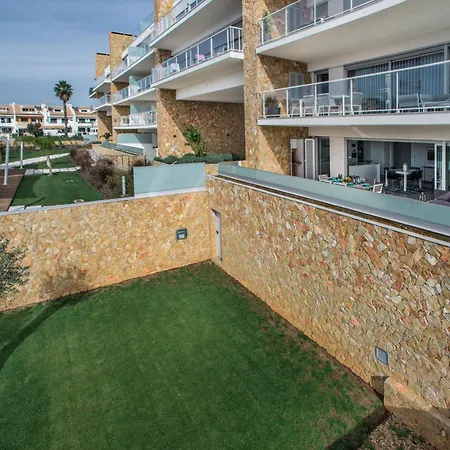 Διαμέρισμα Lovely Modern With Pool