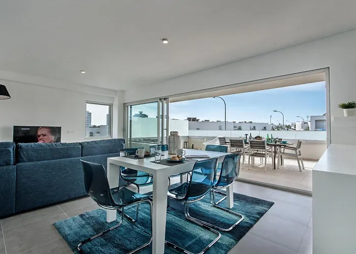 Apartamento Lovely Modern With Pool