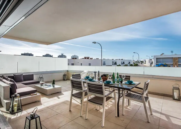 Lovely Modern With Pool Apartamento