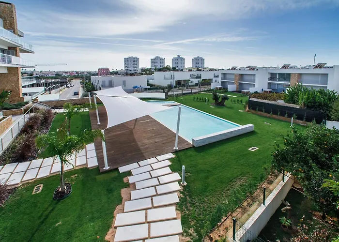 Apartamento Lovely Modern With Pool