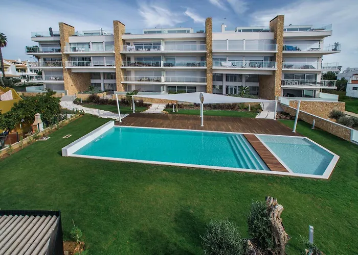 Appartement Lovely Modern With Pool