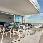 Lovely Modern With Pool דירה *