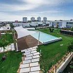 דירה Lovely Modern With Pool
