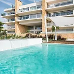 Lovely Modern With Pool דירה
