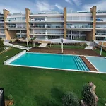 דירה Lovely Modern With Pool