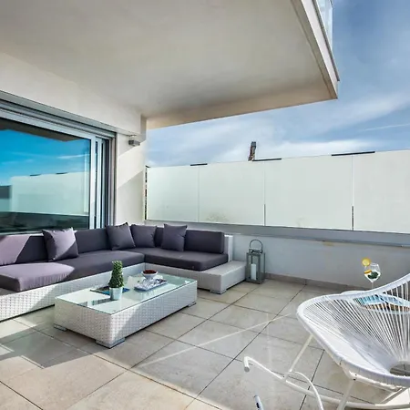 Lovely Modern With Pool Апартаменты *