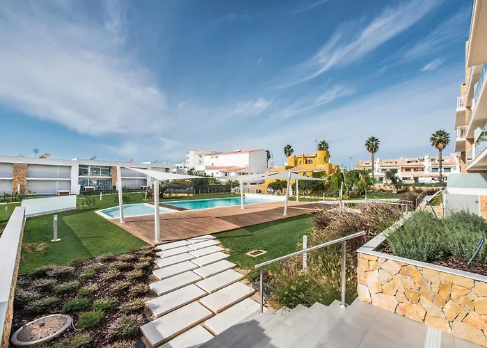 Lovely Modern With Pool Апартаменты *