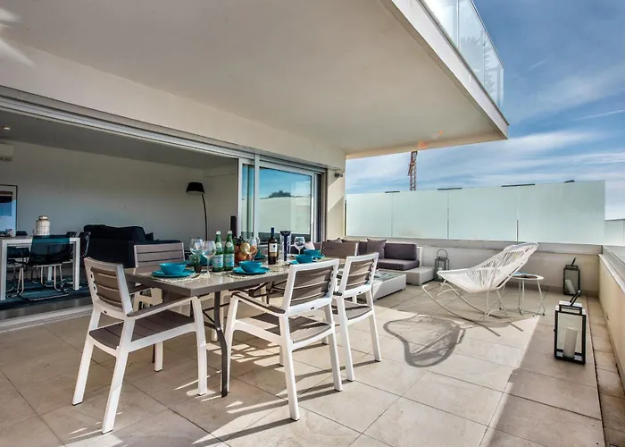 Lovely Modern With Pool Апартаменты *